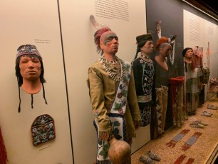 Partie sur les autochtones (indiens) d'Amérique au Musée d'histoire naturelle de New-York (American Museum of Natural History)