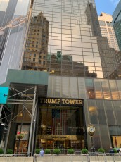 La Trump Tower de la Fifth Avenue est le cœur de l'empire Trump, là où il habite quand il est à New-York.