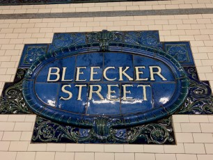 Plaque du métro Bellcjer Street à Greenwich Village à Manhattan, New-York