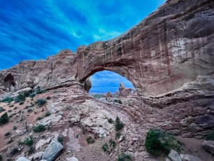 Turret Arch depuis North Window à Arches National Park, Moab, Utah