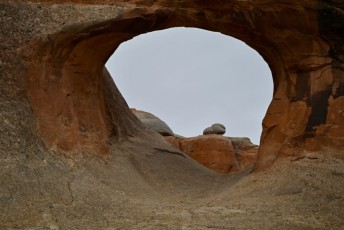 Tunnel Arch au Devil's Garden, à Arches National Park, Moab, Utah