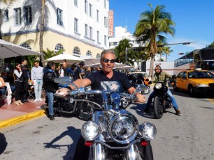Hommage-a-Johnny-Hallyday-Miami-Beach-bikers-harley-davidson-Ocean-drive-1361