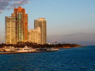 Miami Beach au coucher du soleil, depuis la baie de Biscayne (entre Miami et Miami Beach)