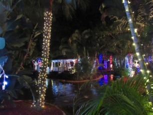 Hoffmans-chocolate-factory-lake-worth-Palm-Beach-decorations-illuminations-noel-2660