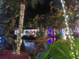 Hoffmans-chocolate-factory-lake-worth-Palm-Beach-decorations-illuminations-noel-2664