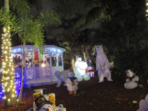 Hoffmans-chocolate-factory-lake-worth-Palm-Beach-decorations-illuminations-noel-2678