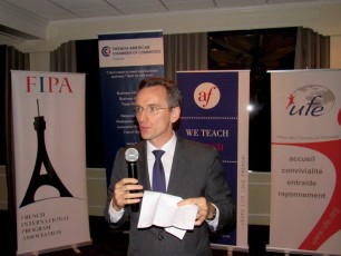 Le consul de France Clément Leclerc à la soirée des associations françaises à Miami organisées par L'Union des Français de l'Etranger, FIPA, Alliance Française et Miami Accueil