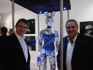Le sculpteur Français François Duerinckx (à gauche) avec Franck Bondrille, à la Macaya Gallery de Miami