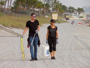 Les Canadiens ont nettoyé la plage de Hollywood (Floride)