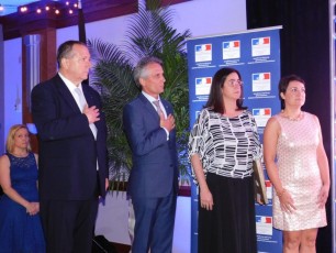 Xavier Capdevielle, Luigi Boria, la représentante du comté de Miami-Dade, et Mme Létrilliart, au 14 juillet 2016 du Consul de France à Miami