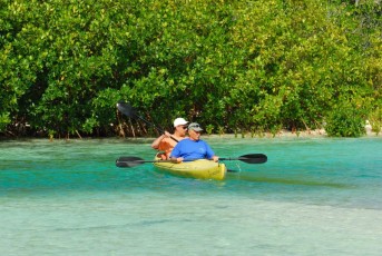 Bahamas Grand Bahama - Lucayan National Park - Kayak