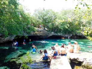 La cenote Azul près de Playa del Carmen au Mexique