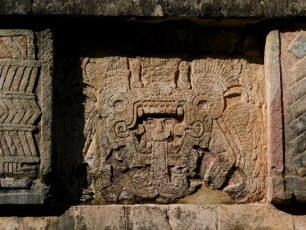 Chichen-Itza-Pyramide-Maya-Yucatan-Mexique-9812