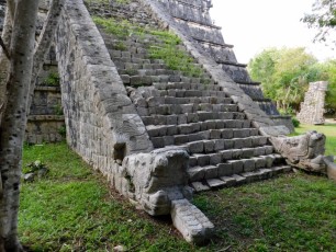Chichen-Itza-Pyramide-Maya-Yucatan-Mexique-9925