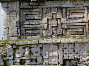 Chichen-Itza-Pyramide-Maya-Yucatan-Mexique-9970