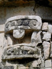 Chichen-Itza-Pyramide-Maya-Yucatan-Mexique-9980
