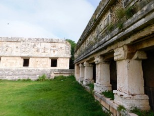 Uxmal-Pyramide-Maya-Yucatan-Mexique-8844