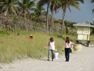 Les Canadiens ont nettoyé la plage de Hollywood (Floride)