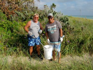 Les Canadiens ont nettoyé la plage de Hollywood (Floride)