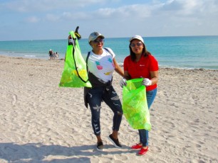 Les Canadiens ont nettoyé la plage de Hollywood (Floride)