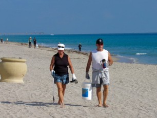 Les Canadiens ont nettoyé la plage de Hollywood (Floride)