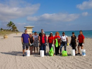 Les Canadiens ont nettoyé la plage de Hollywood (Floride)