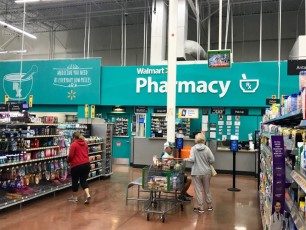 Une pharmacie dans un supermarché Walmart aux Etats-Unis
