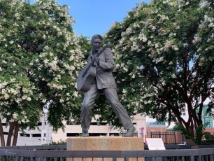 Une statue d'Elvis Presley sur Beale Street à Memphis