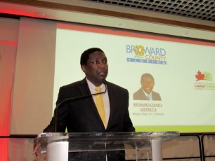 Dale Holness (maire du comté de Broward) lors du gala des 10 ans de la Chambre de commerce Canada-Floride