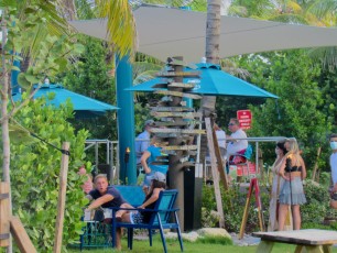 Tiki-bar Lucky Fish sur la plage de Pompano Beach en Floride