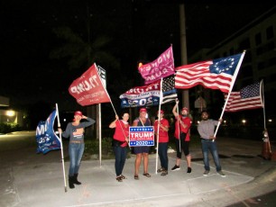 Partisans de Donald Trump dans les rues de Pompano Beach (Floride) ce 3 novembre à 18h.
