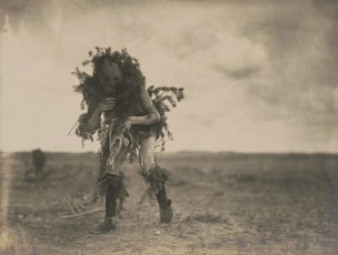 Un navajo en habits de cérémonie.