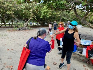 Les Canadiens ont nettoyé la plage de Hollywood en Floride