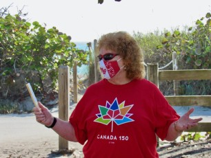 Susan Harper, consule générale du Canada. Les Canadiens ont nettoyé la plage de Hollywood en Floride