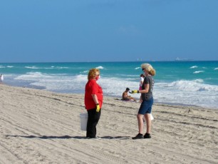 Les Canadiens ont nettoyé la plage de Hollywood en Floride