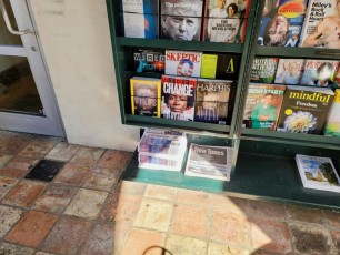 photos-du-courrier-des-ameriques-distribution-144198456_3272247339547358_3372692297994866226_o