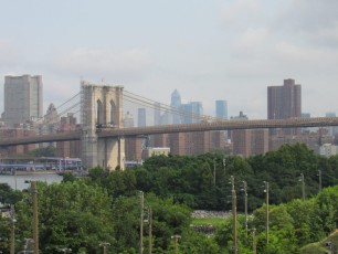 Vue sur le pont de Brooklyn depuis le quartier de Brooklyn Heights à New-York
