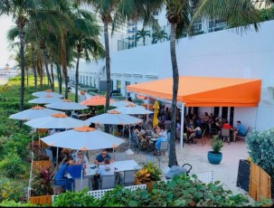 Le restaurant Tahiti Beach sur la plage de Sunny Isles (Miami)
