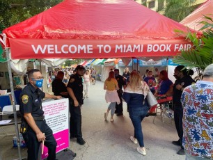 Street Fair de la Miami Book Fair