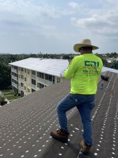 Exemple de travaux posés par les couvreurs de CRI sur un immeuble en sud Floride
