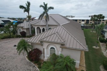 Exemple de toits posés par CRI sur une maison en sud Floride