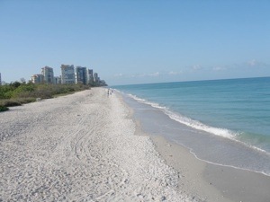 Naples Plage Le Courrier Des Ameriques