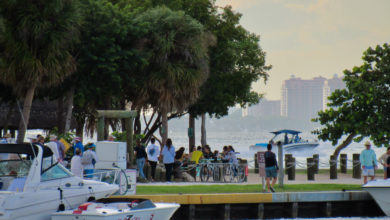 Bar The Cleat Mia au No Name Harbor dans le Cape Florida State Park sur l'île de Key Biscayne à Miami
