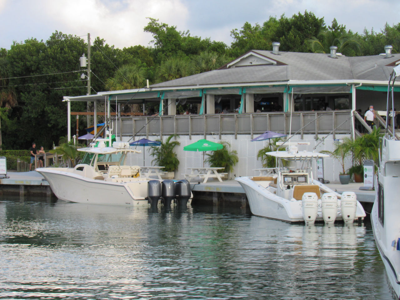 Le restaurant Boater's Grill au No Name Harbor dans le Cape Florida State Park sur l'île de Key Biscayne à Miami