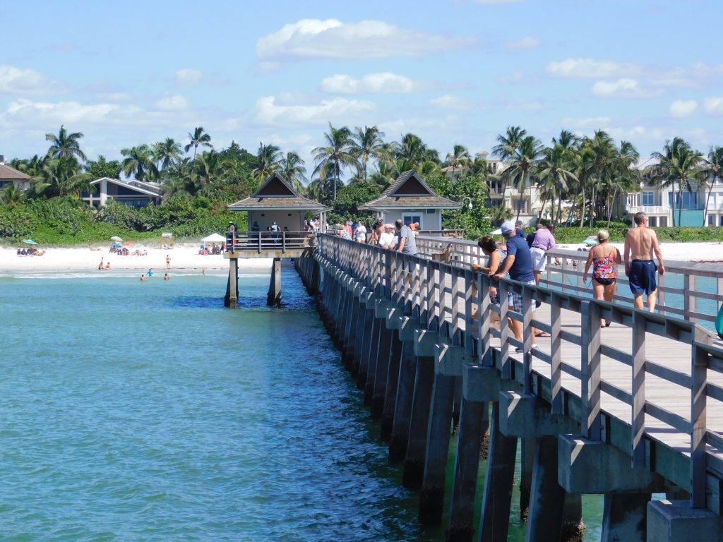 Plage de Naples Pier, en Floride