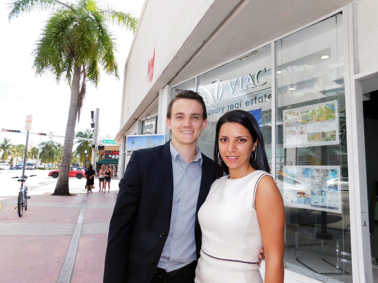 Quentin Viac et Johanna Robillard, de Viac Luxury Realty, à Miami.
