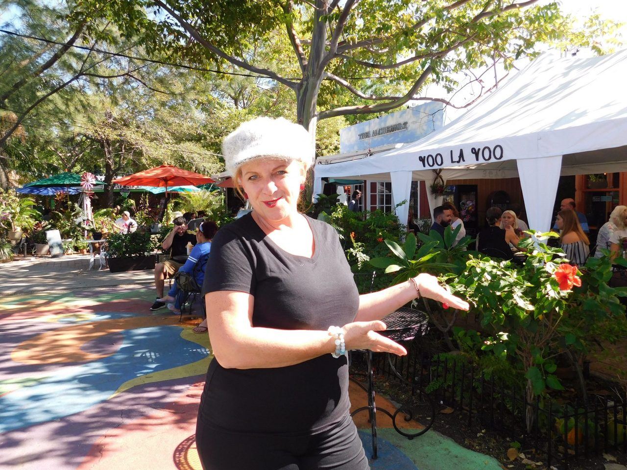 Sylvie Le Nouail devant sa crêperie Voo La Voo à The Yard, Wilton Manors (Fort Lauderdale)