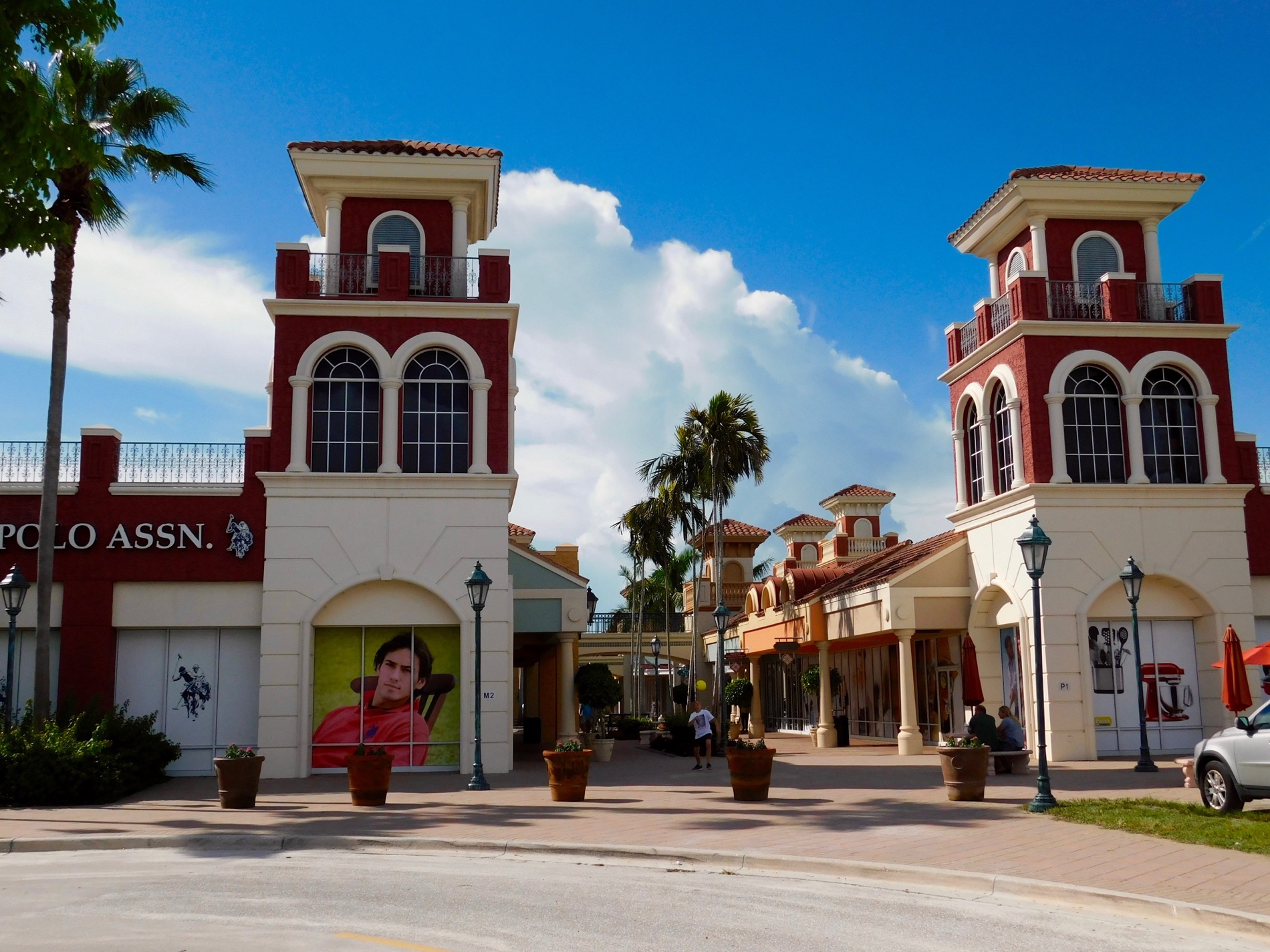Outlets de Floride les magasins d’usine avec vêtements, parfums et