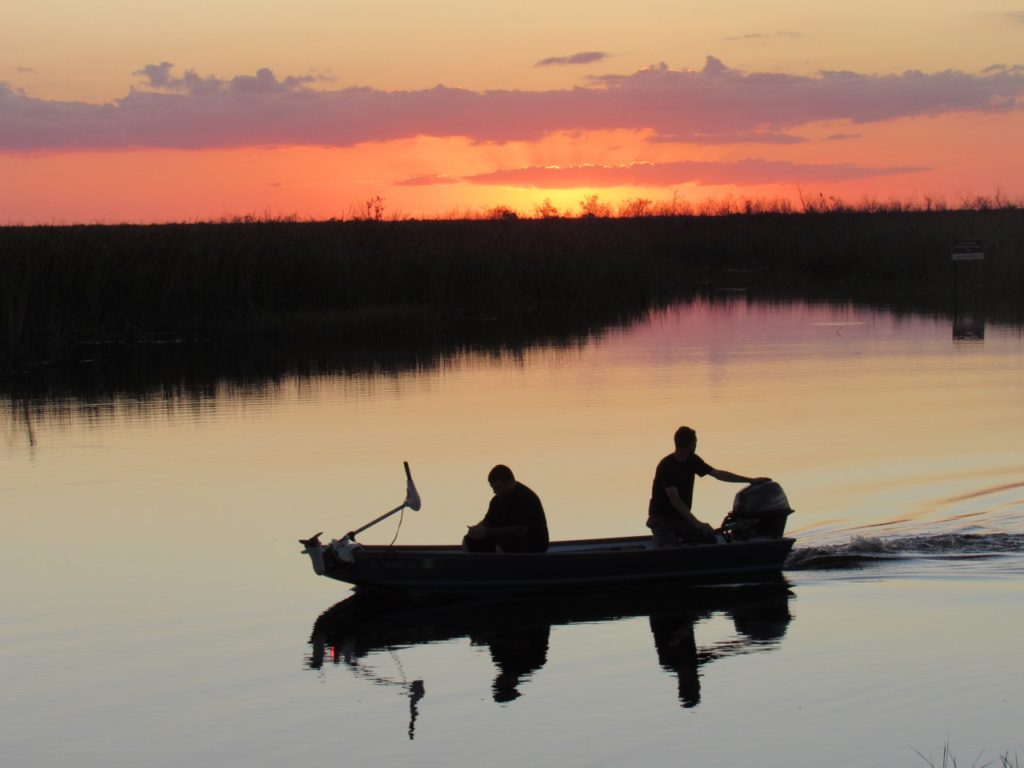 Coucher de soleil sur le Everglades au Loxahatchee National Wildlife Refuge à Boynton Beach en Floride