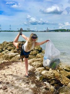 Accompagnez le Consulat du Canada au nettoyage de la plage de Hollywood